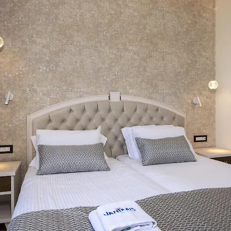 Vantaris Luxury מלון 4*